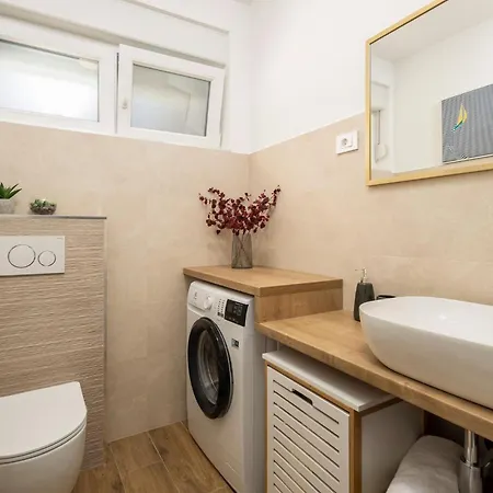 Deep * 马斯莱尼察