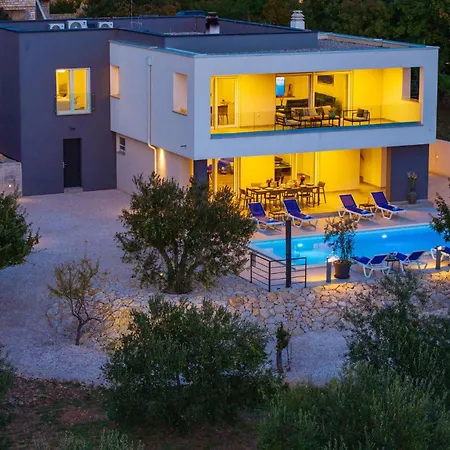 Deep Nyaraló Maslenica